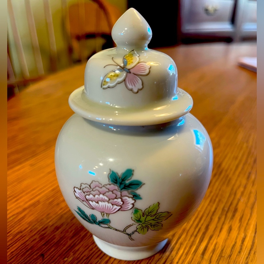 Cho Cho San Francisco.  Ginger Jar.  floral and butterfly.